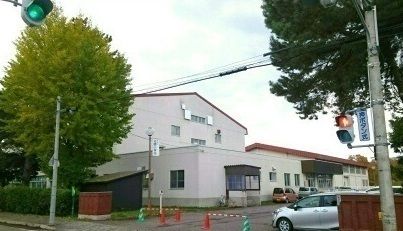 近くの旭川市立北鎮小学校まで450m（徒歩6分）