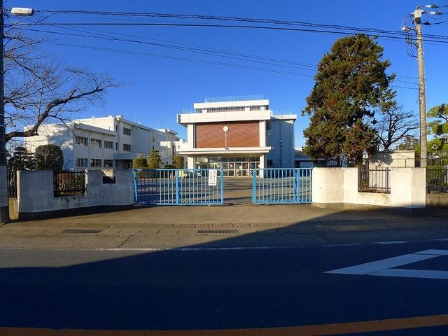 近くの千代田町立西小学校まで180m（徒歩3分）