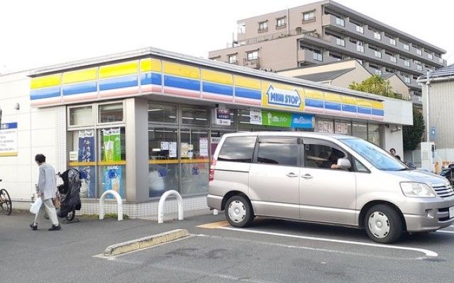 近くのミニストップ前原西４丁目店まで350m（徒歩5分）
