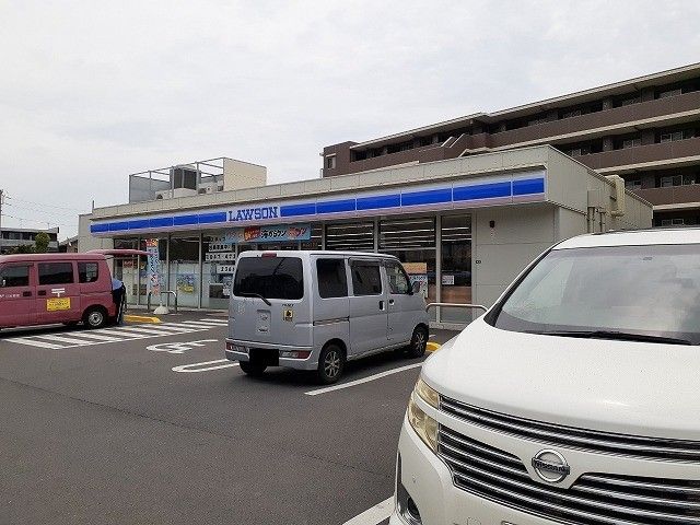 近くのローソンまで400m（徒歩5分）