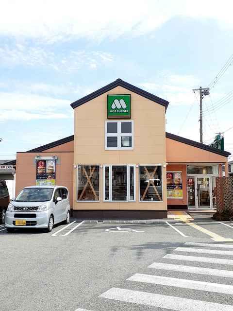 近くのモスバーガーまで450m(徒歩6分)