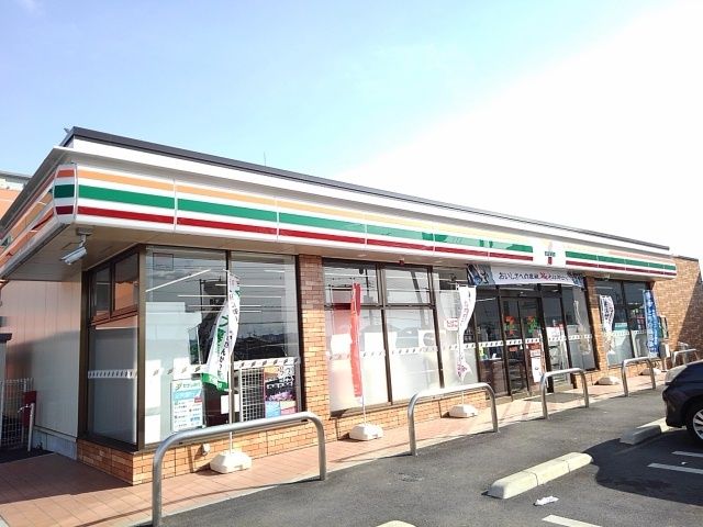 近くのセブンイレブン栃木川原田町店まで800m（徒歩10分）