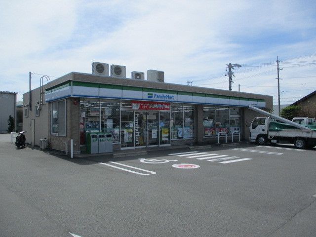 近くのファミリーマート　はばたき橋店まで1,100m（徒歩14分）