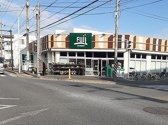 近くのFUJIまで230m(徒歩3分)