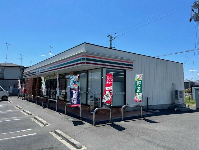 近くのコンビニまで550m（徒歩7分）