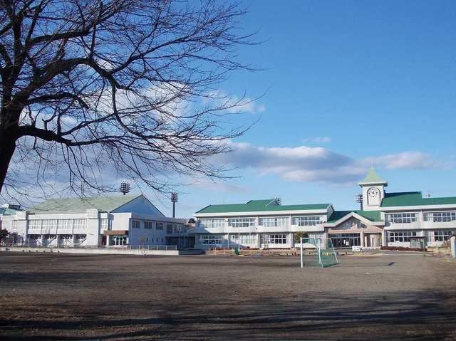 近くの上河内中央小学校まで750m（徒歩10分）
