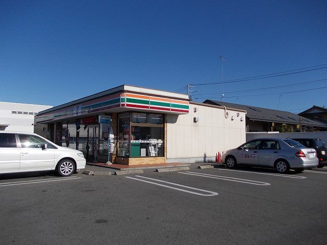 近くのセブンイレブン鶴田中央店まで550m(徒歩7分)