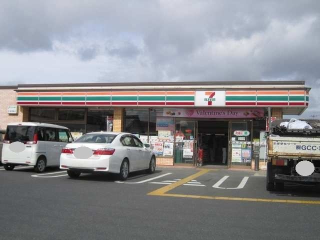 近くのコンビニまで450m（徒歩6分）