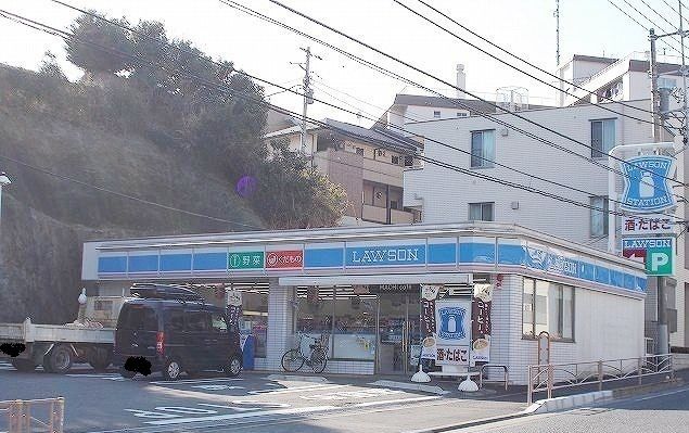 近くのローソン富岡東５丁目店まで114m（徒歩2分）