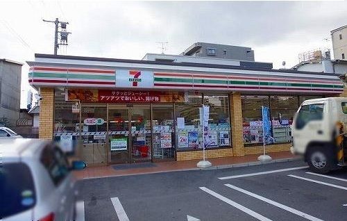 近くのセブンイレブンまで600m（徒歩8分）