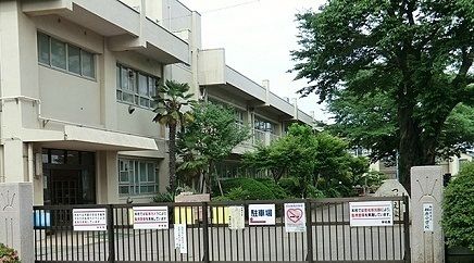 近くの相原小学校まで750m（徒歩10分）