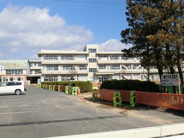 近くの大垣市立江東小学校まで550m（徒歩7分）