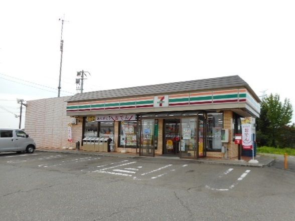 近くのセブンイレブン中越刈羽店まで620m（徒歩8分）