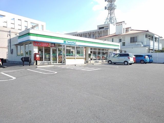 近くのファミマ美里公園前店まで140m(徒歩2分)