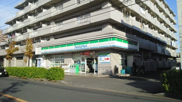 近くのファミリーマート 浦和根岸店まで750m(徒歩10分)