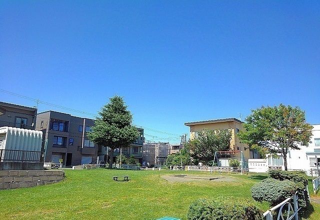 近くのひまわり公園まで20m（徒歩1分）