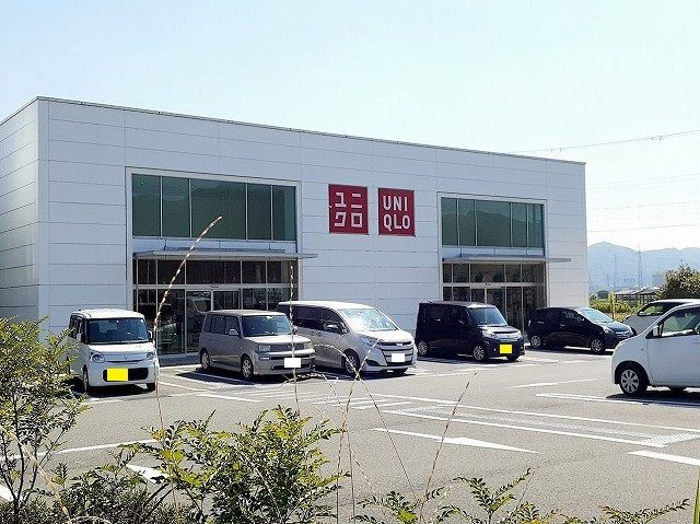 近くのユニクロ淡路島洲本店まで1,900m（徒歩24分）