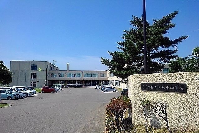 近くの大麻東中学校まで750m（徒歩10分）