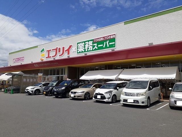 近くのスーパーまで750m（徒歩10分）