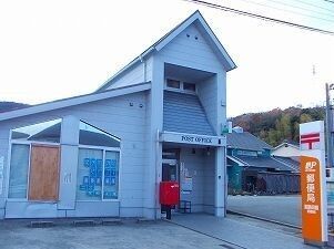 近くの郵便局まで400m（徒歩5分）