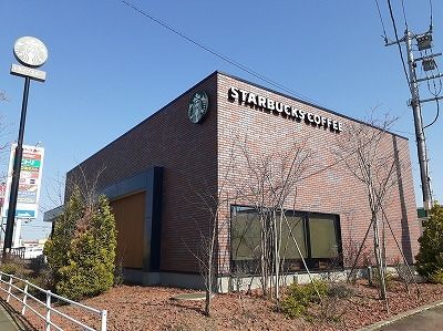 近くのスターバックスコーヒーまで1,200m（徒歩15分）