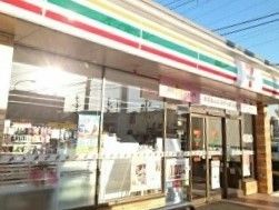 近くのセブンイレブンまで550m（徒歩7分）