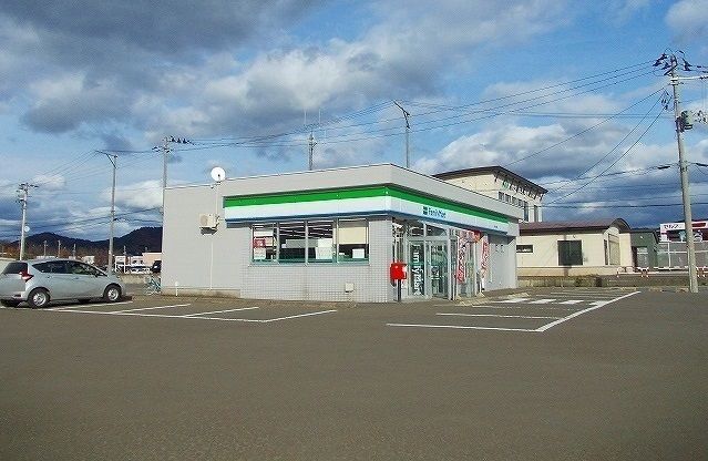 近くのコンビニまで600m（徒歩8分）