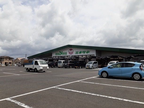 近くのミネサキ川西店まで450m(徒歩6分)