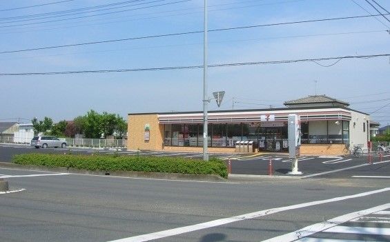 近くのコンビニまで200m（徒歩3分）