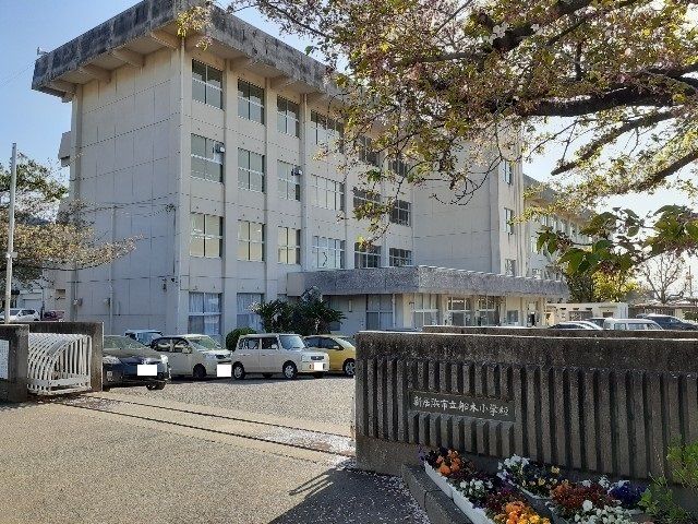 近くの船木小学校様まで350m(徒歩5分)