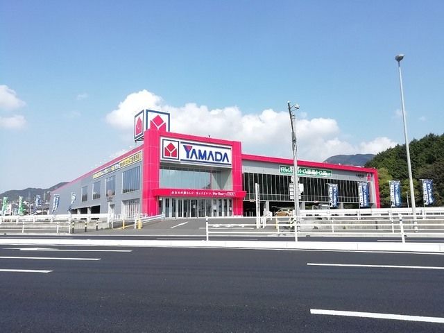 近くの施設まで1,600m（徒歩20分）