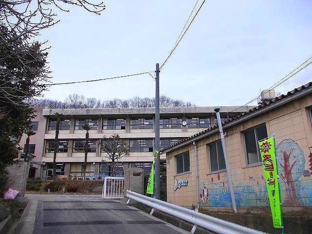 近くの道上小学校まで650m（徒歩9分）