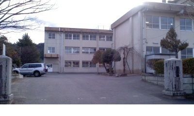 近くの福島市立渡利中学校まで1,900m（徒歩24分）