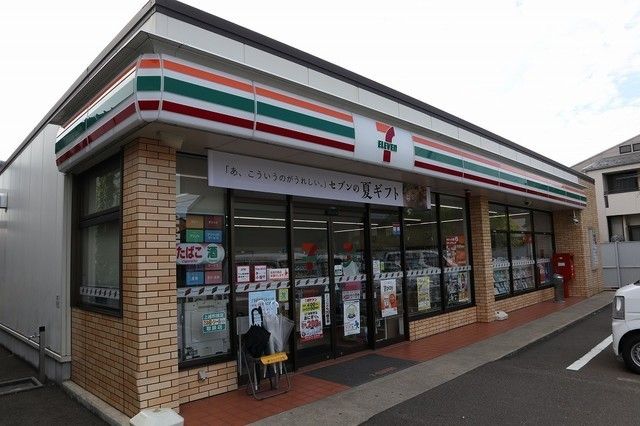 近くのセブンイレブン直江津駅前通り店まで450m(徒歩6分)