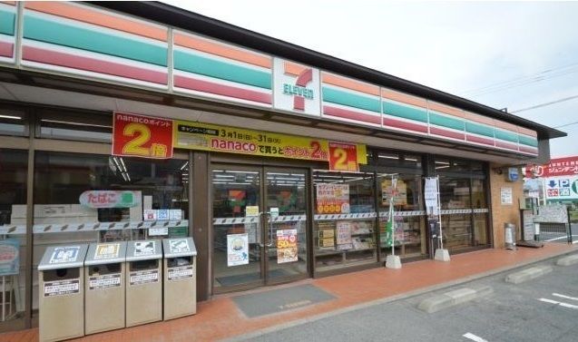 近くのコンビニまで550m（徒歩7分）