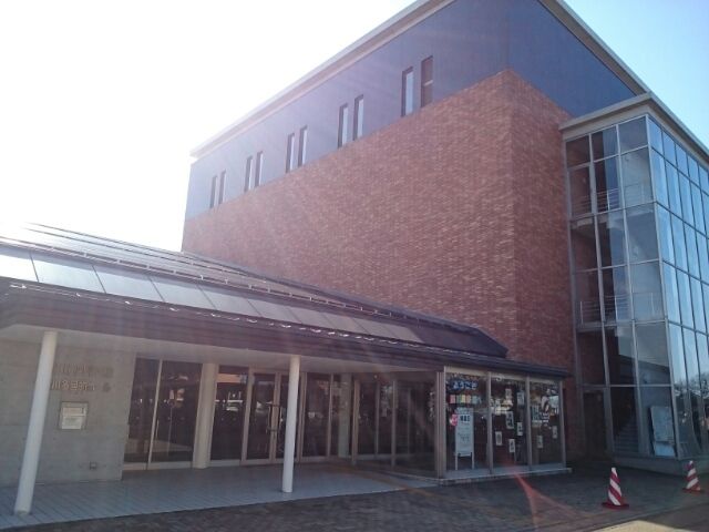 近くの西川図書館まで750m（徒歩10分）