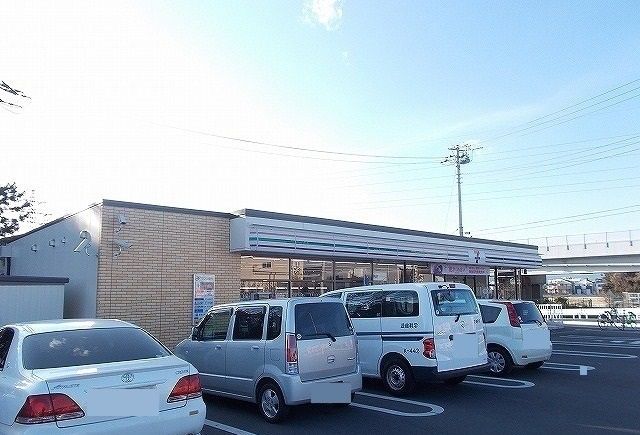 近くのセブンイレブン下堀西店まで550m(徒歩7分)