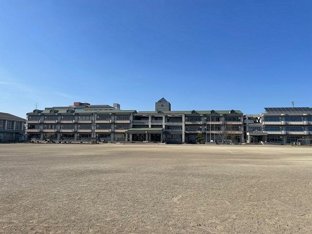 近くの大崎市立古川第五小学校まで900m（徒歩12分）