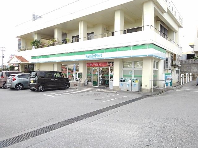 近くのファミリーマート石川東山店まで650m（徒歩9分）