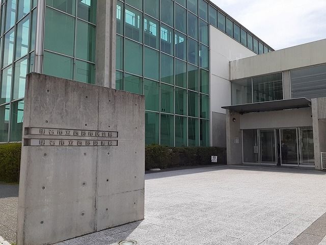 近くの明石市立西部図書館まで500m（徒歩7分）