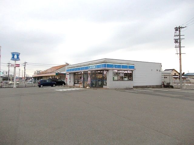 近くのローソンまで750m（徒歩10分）