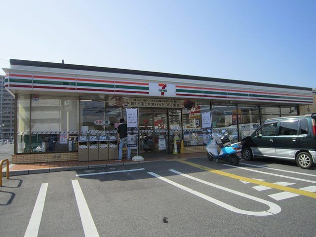 近くのセブンイレブン　野洲市役所前店まで567m（徒歩8分）