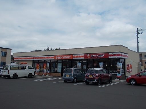 近くのコンビニまで270m（徒歩4分）