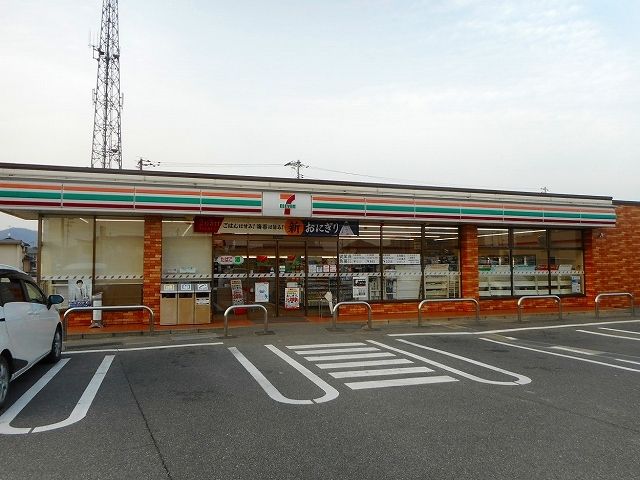 近くのコンビニまで1,100m（徒歩14分）