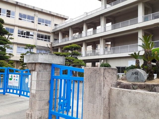 近くの小学校まで1,400m（徒歩18分）
