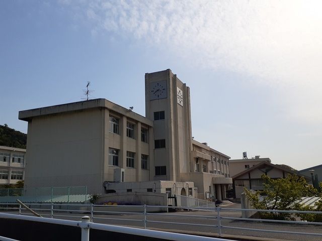 近くの甲浦小学校まで1,900m(徒歩24分)