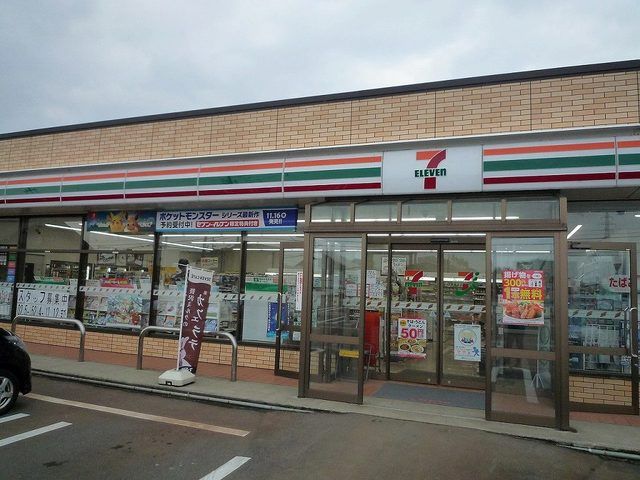 近くのセブンイレブン上越大和店まで500m（徒歩7分）
