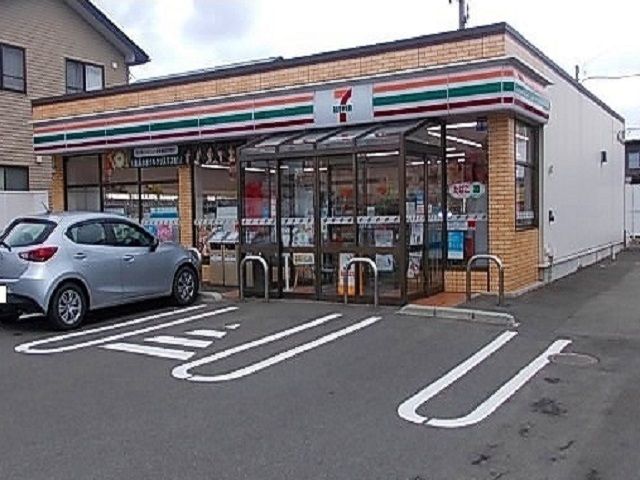 近くのセブンイレブン秋田寺内堂ノ沢店まで250m（徒歩4分）