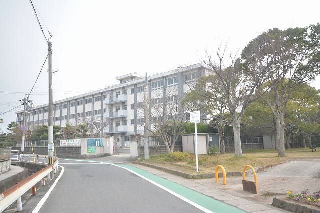 近くの北九州市立 曽根東小学校まで450m(徒歩6分)