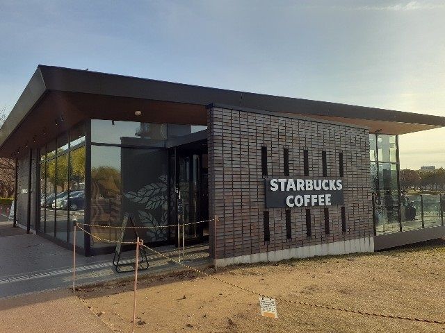 近くのスターバックス富山環水公園店まで400m(徒歩5分)